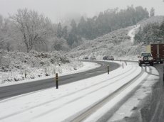 Ambulância retida pela neve